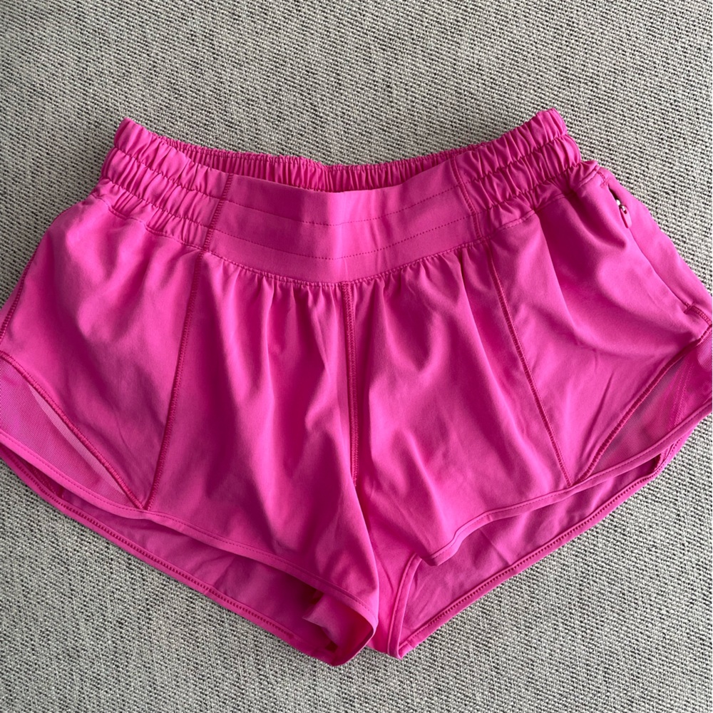 NWOT Lululemon Hotty Hot Short 2.5” Size 4